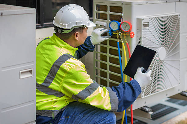 Professional Hvac technician working in Texico, NM